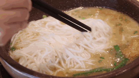 鲸湃咨询商业案例：廖新林乌鸡米粉